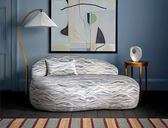 Arc small sofa in Wave Blueberry