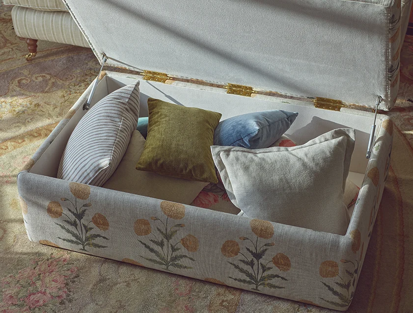 Birdham large blanket box in V&A Threads of India on Linen Regal Poppy Buttermilk interior