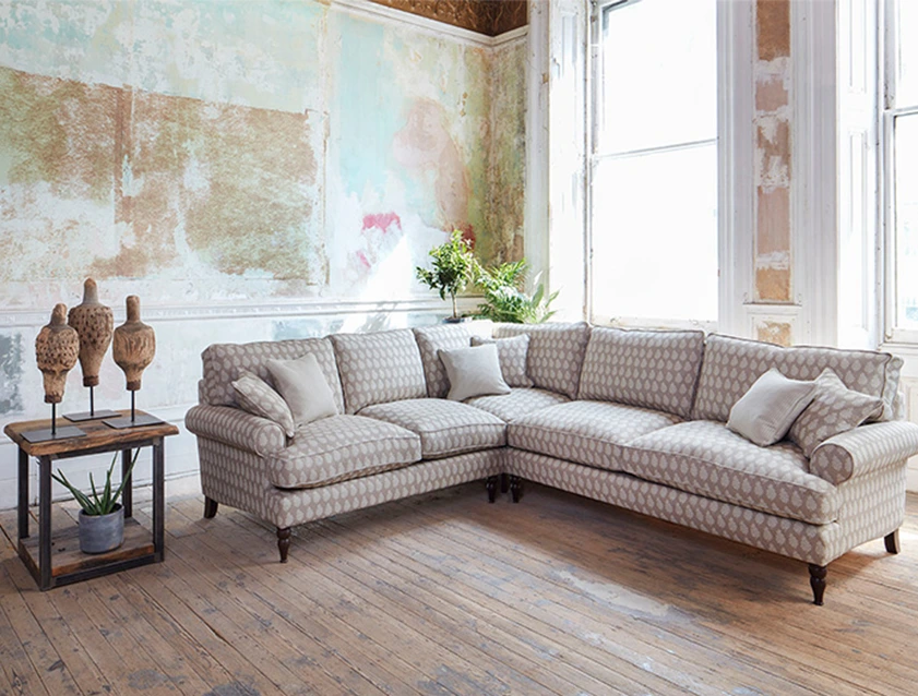 Cooksbridge Corner Group RHF in Cloth 21 Oak Leaf Beech