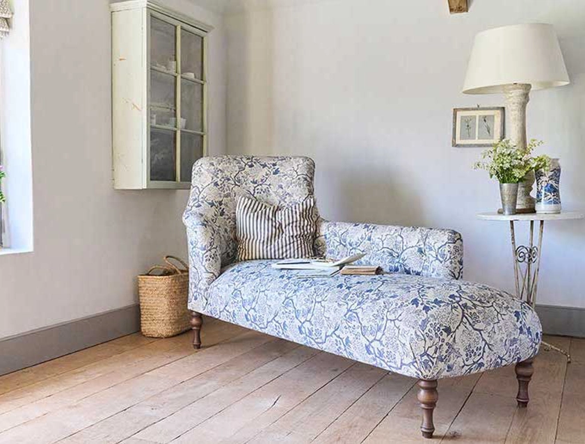 Anglesey RHF Chaise in RHS Gertrude Jekyll Linen Cotton Blend Navy